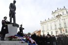 Slavnostní pietní akt během Dne vzniku samostatného československého státu u sochy prvního československého prezidenta T. G. Masaryka