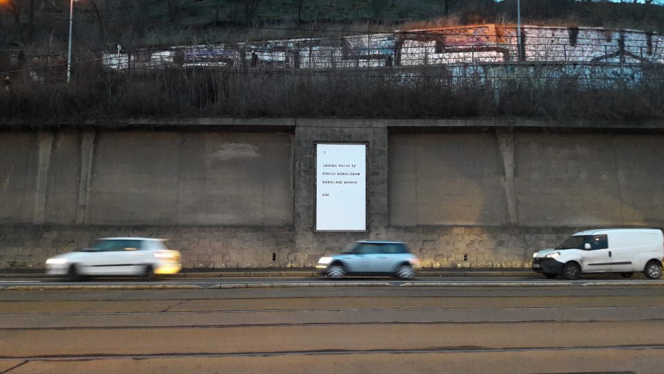 Venkovní galerie Artwall pod Letenskými sady zahajuje výstavu s názvem Nevýslovný