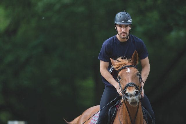 David Svoboda už se těší,  až bude na jaře zase jezdit na koni  | foto: Herbert Slavík