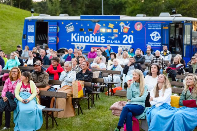 Kinobus nabízí 200 míst k sezení | foto: Petr Hejna,  Dopravní podnik hl. m. Prahy