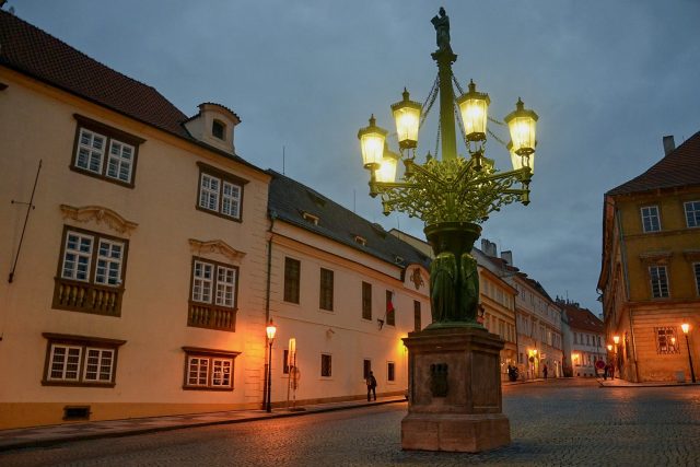 Praha plánuje omezit slavnostní nasvícení památek  (ilustrační foto) | foto: Jolana Nováková,  Český rozhlas