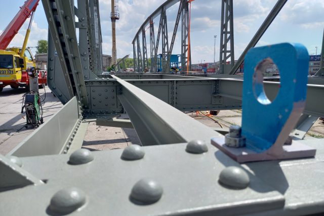 Výroba repliky mostu pro pražský Císařský ostrov | foto: Radek Duchoň,  Český rozhlas